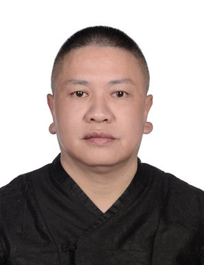 何伟